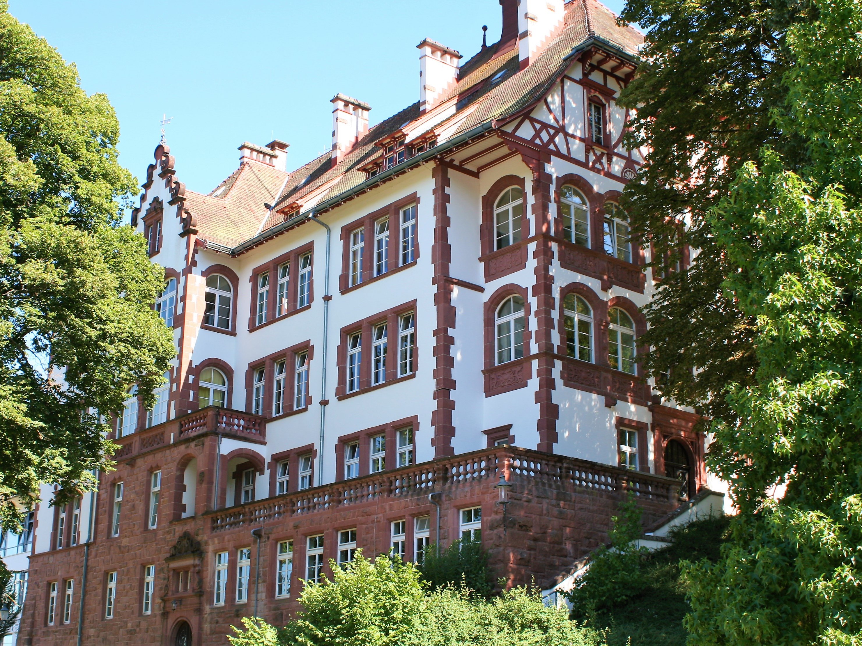 Außenansicht Ernst-Leitz-Schule Sulzburg